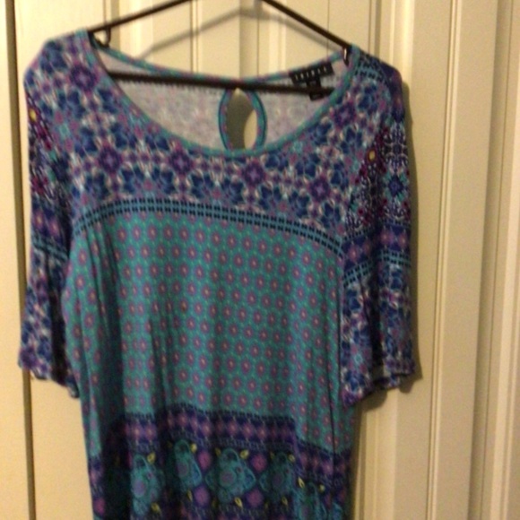 Women’s Top - Picture 2 of 3